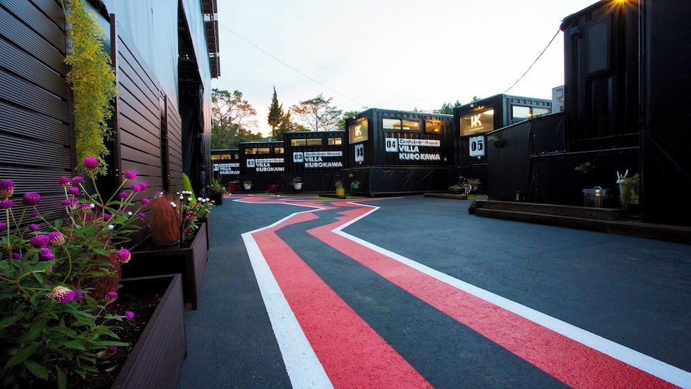 エコノミールーム ダブルベッド 1 台 客室1 | コンテナハウスヴィラくろかわ　