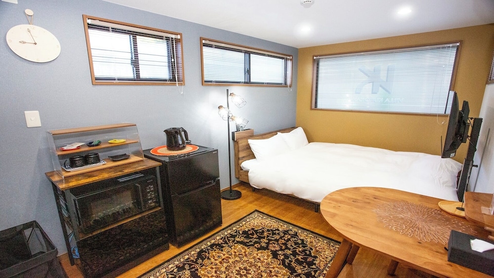 エコノミールーム ダブルベッド 1 台 | コンテナハウスヴィラくろかわ　