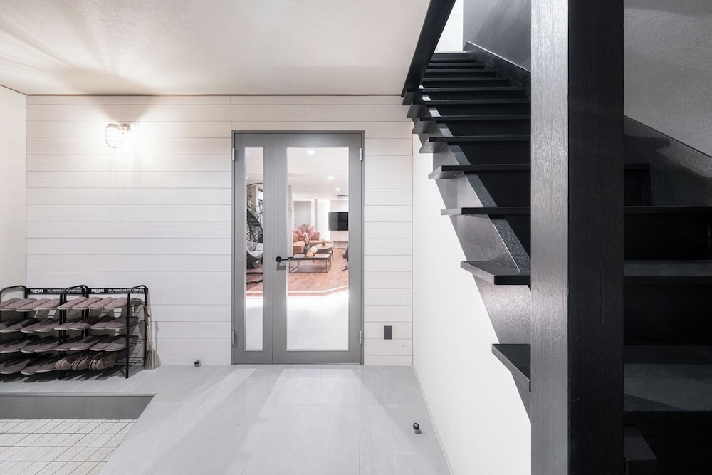 施設の正面1 | THE ELYSIAN RETREAT 施設の正面1 | THE ELYSIAN RETREAT