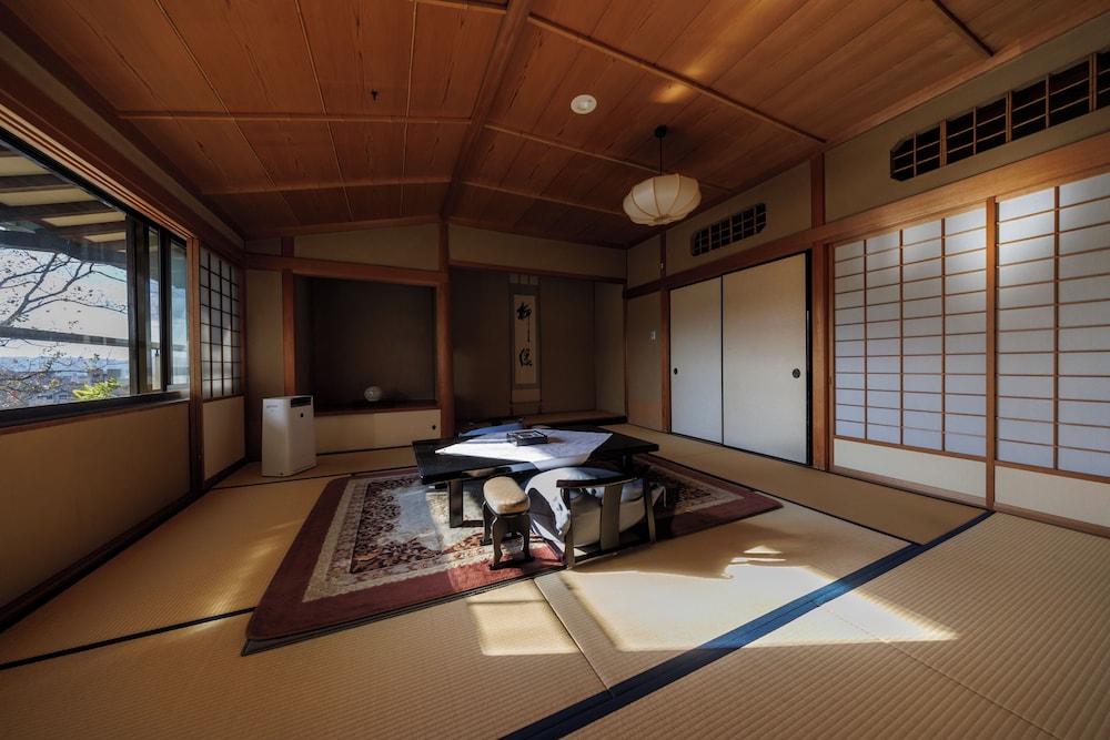 スーペリア ルーム 客室1 | 四季亭