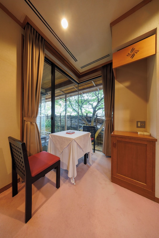 クラシック スイート ガーデンビュー 1 階 客室5 | 四季亭