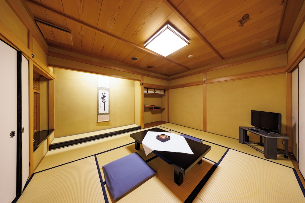 クラシック スイート ガーデンビュー 1 階 客室3 | 四季亭