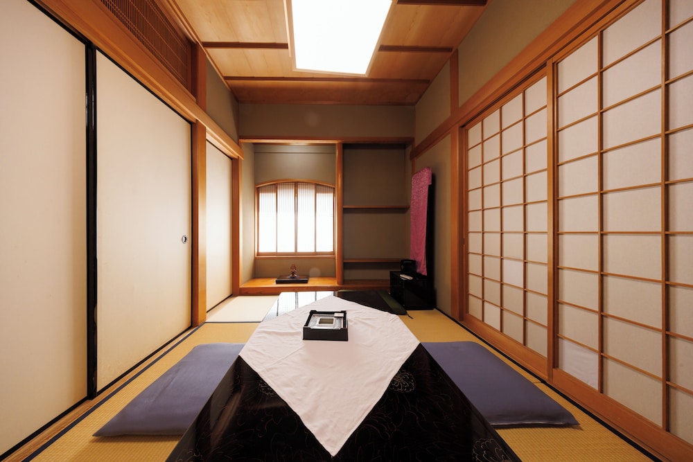 デラックス ルーム 客室3 | 四季亭