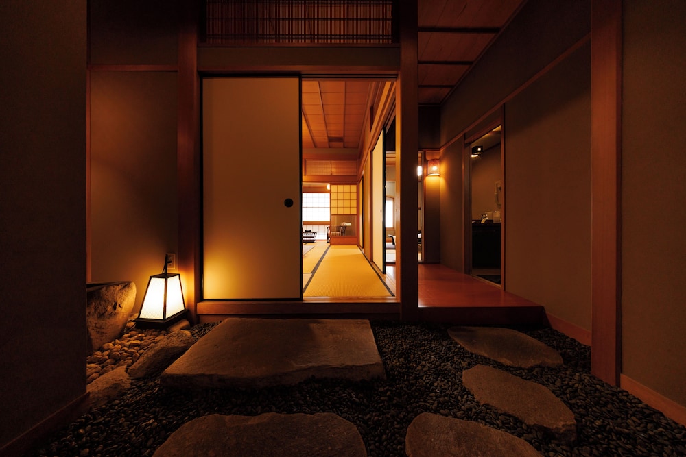 デラックス ルーム 客室5 | 四季亭