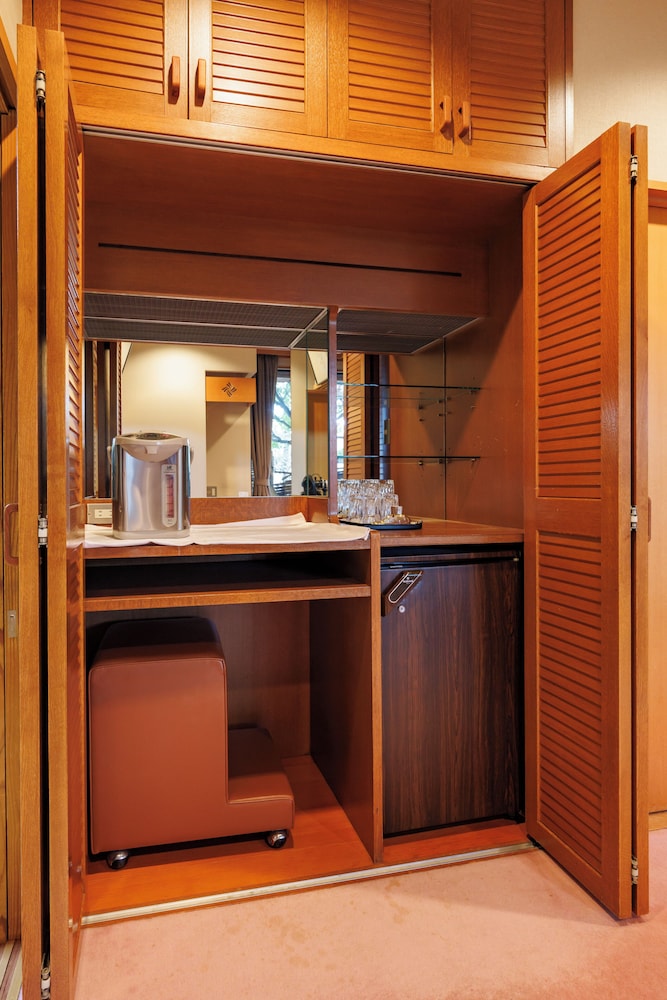 クラシック スイート ガーデンビュー 1 階 客室7 | 四季亭