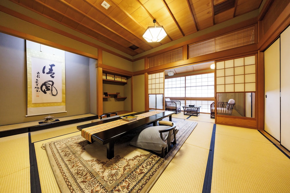 デラックス ルーム 客室1 | 四季亭