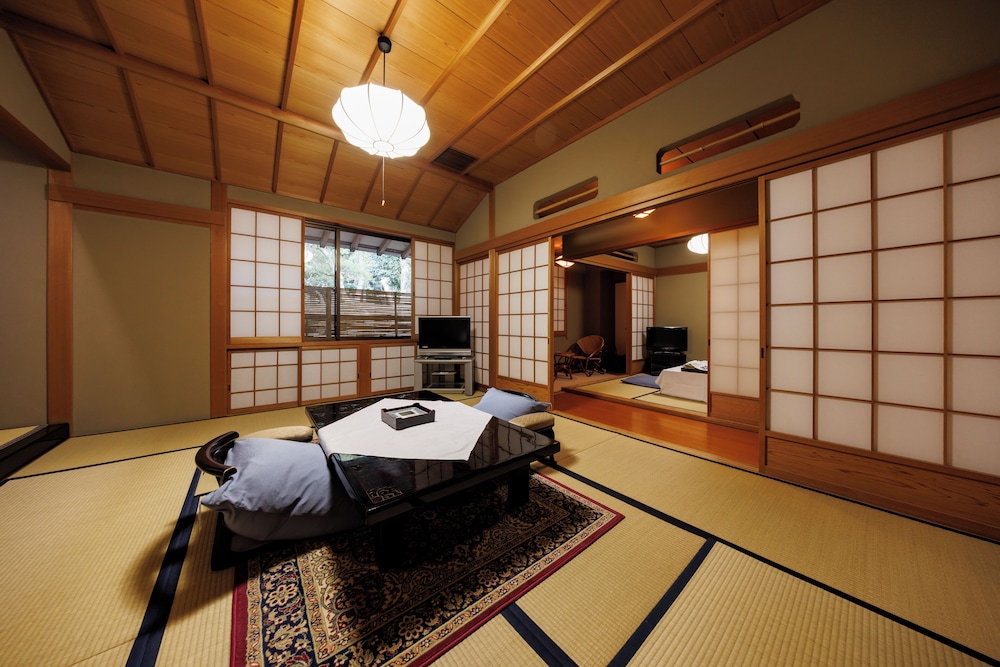 スタンダード 4 人部屋 パークビュー | 四季亭