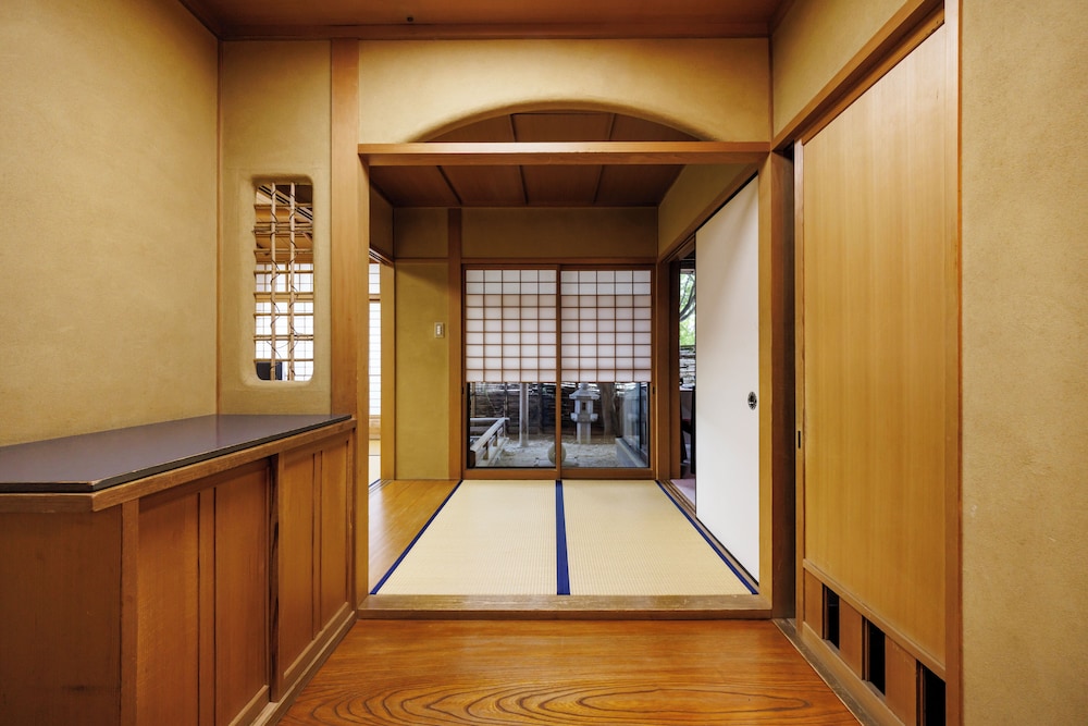 クラシック スイート ガーデンビュー 1 階 客室6 | 四季亭