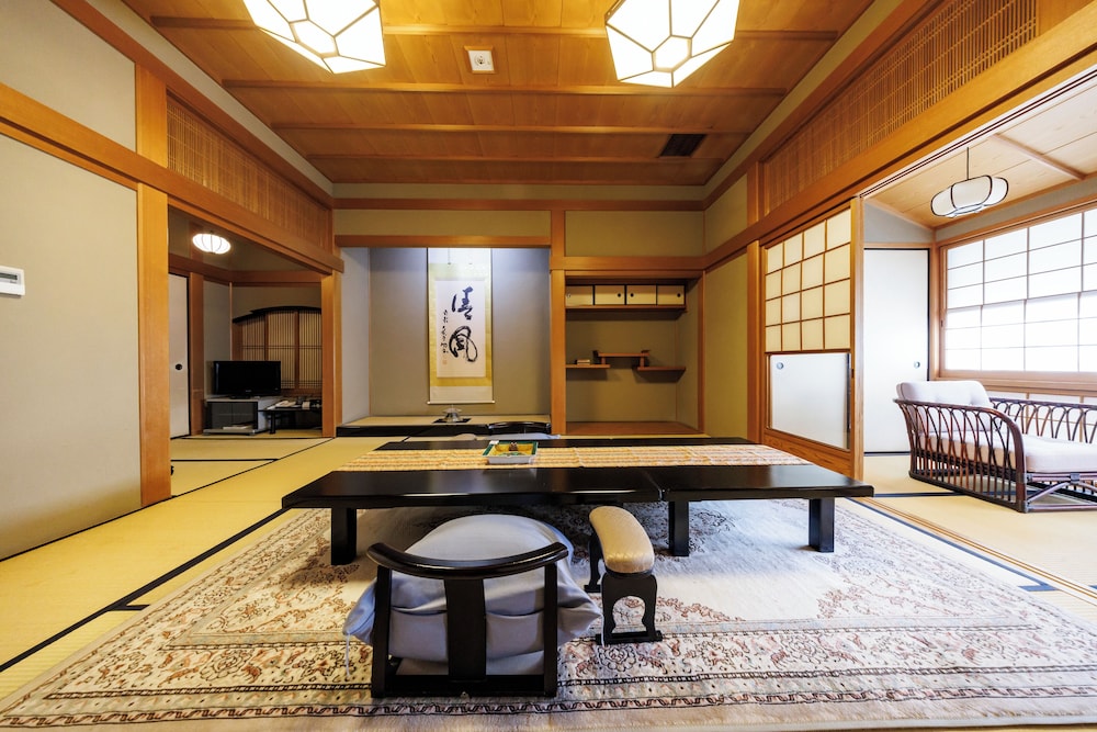 デラックス ルーム 客室2 | 四季亭