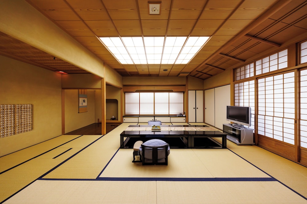 クラシック スイート ガーデンビュー 1 階 | 四季亭