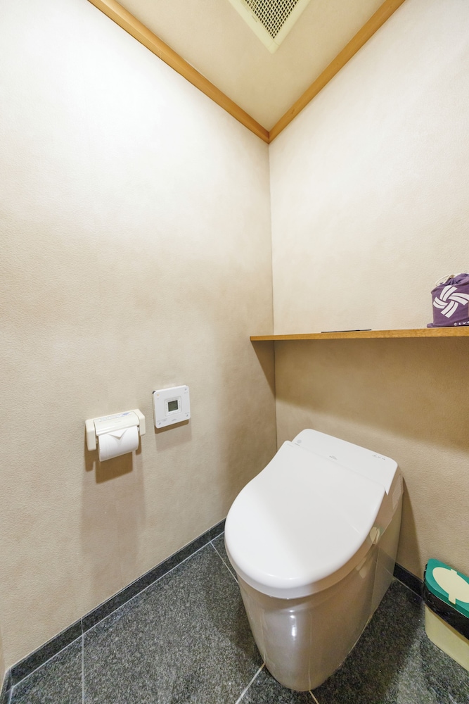 クラシック スイート ガーデンビュー 1 階 バスルーム3 | 四季亭