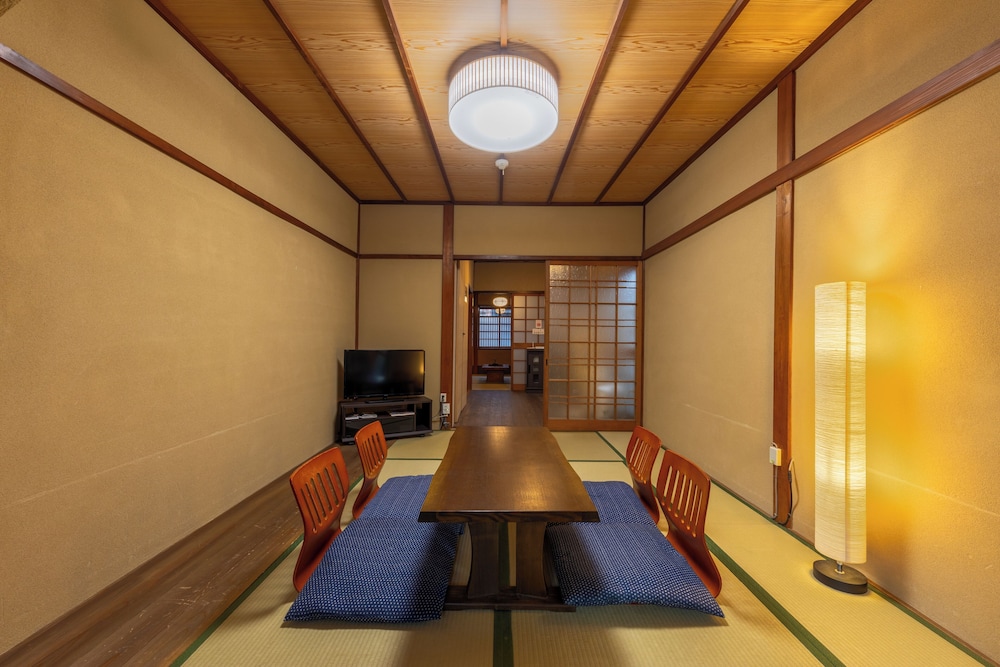 ヴィラ リビング エリア0 | 二条凰庵