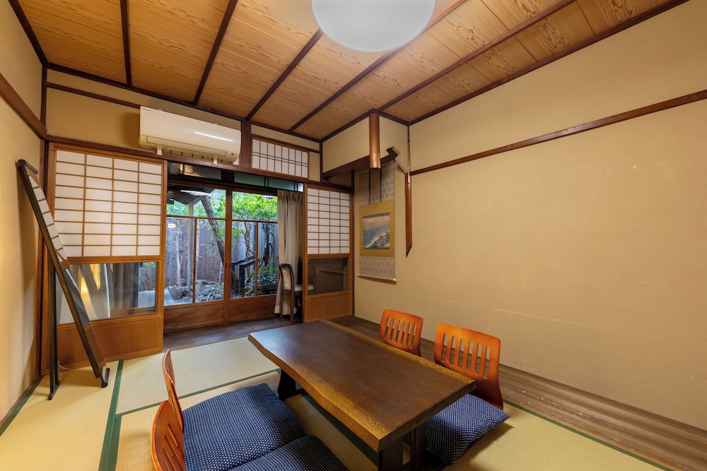 ヴィラ リビング エリア1 | 二条凰庵