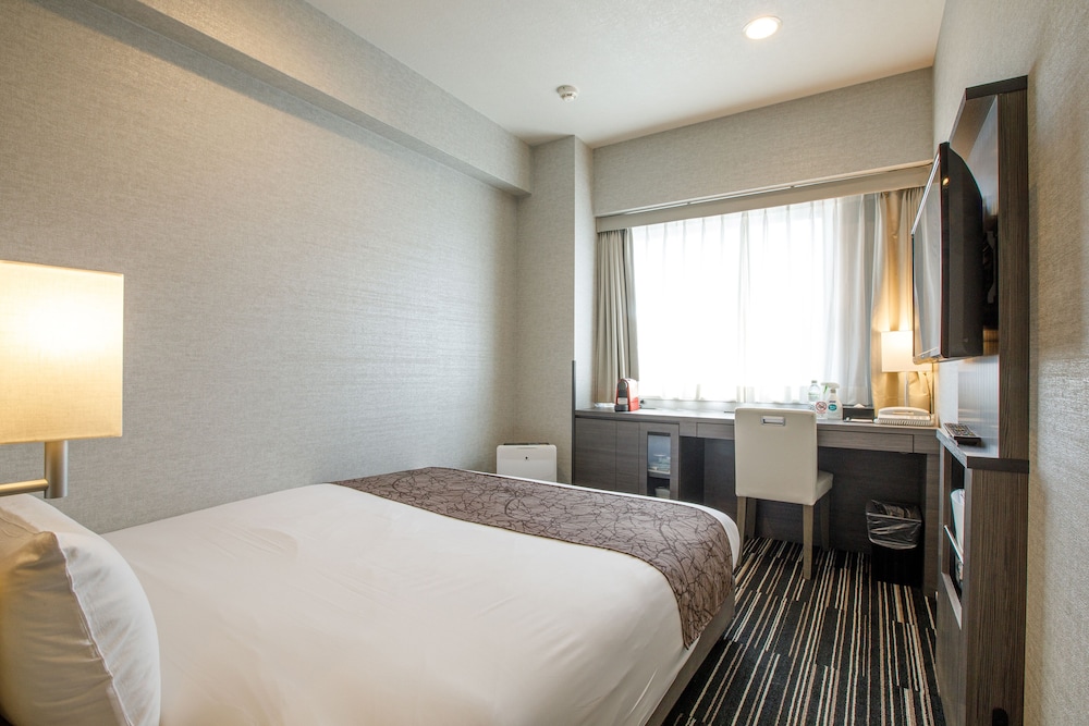 ベーシック ダブルルーム ダブルベッド 1 台 禁煙 | ホテルサンルート福知山