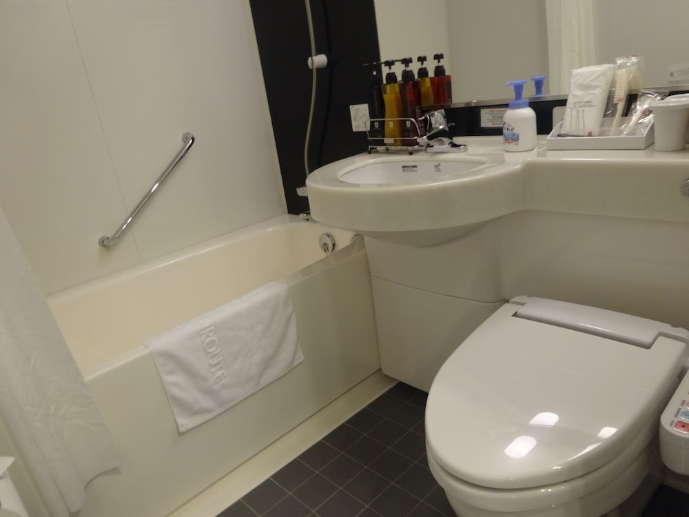 ベーシック ダブルルーム ダブルベッド 1 台 禁煙 バスルーム0 | ホテルサンルート福知山