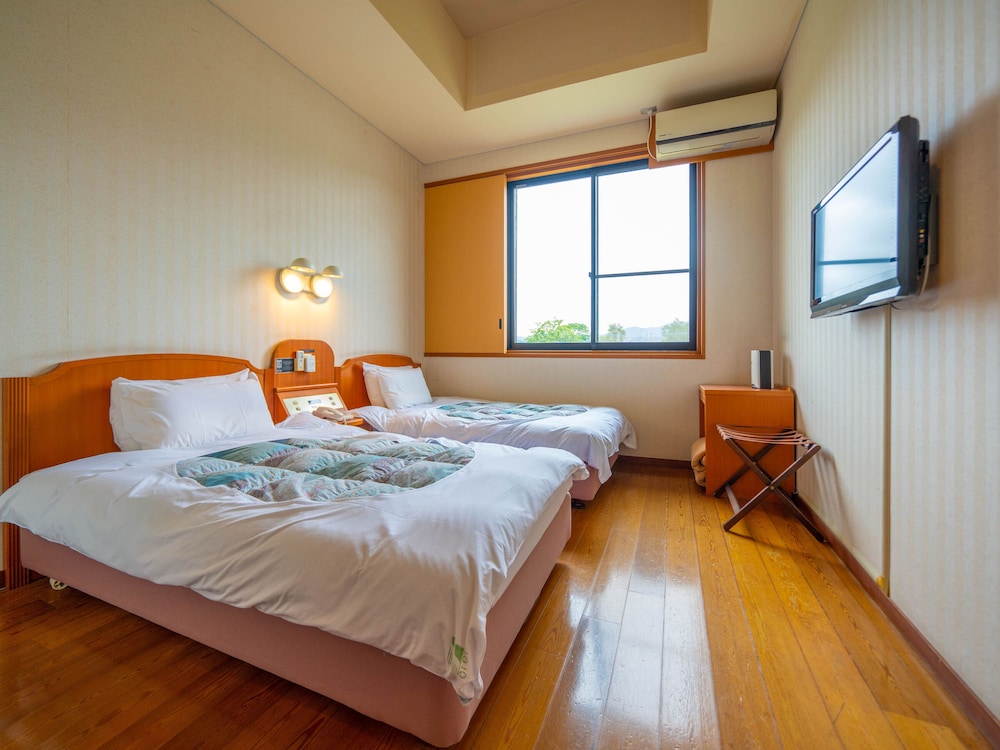 ツインルーム (14 sqm) 客室2 | 湯布院やわらぎの郷やどや