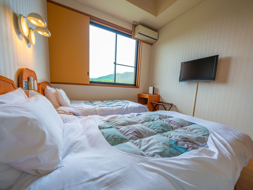 ツインルーム (14 sqm) 客室1 | 湯布院やわらぎの郷やどや