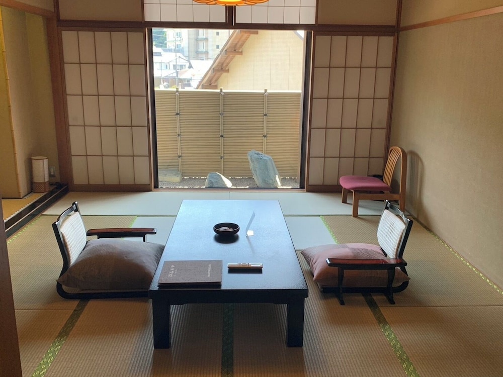 素泊まり ※部屋タイプ選択不可(低層階・景観無) 客室1 | 三朝薬師の湯 万翆楼