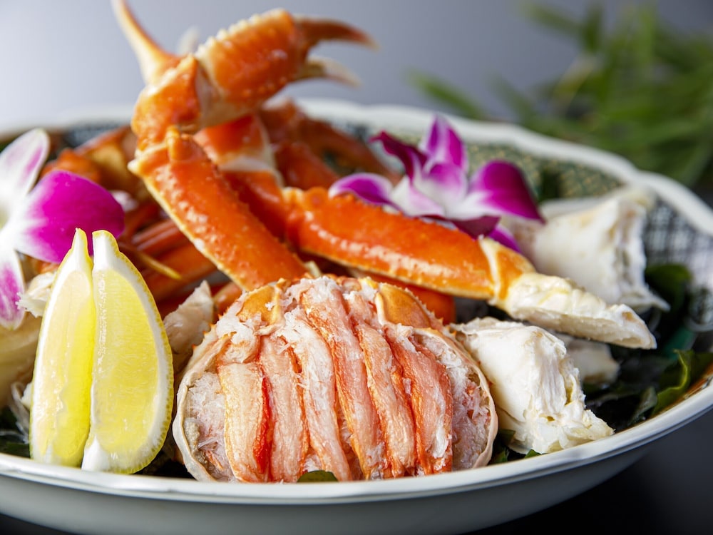 カニと名物三河屋鍋を楽しむ会席料理 (夕朝食付) 本館 和室ツイン バスなし (お子様不可) 禁煙 客室1 | 箱根小涌園 三河屋旅館