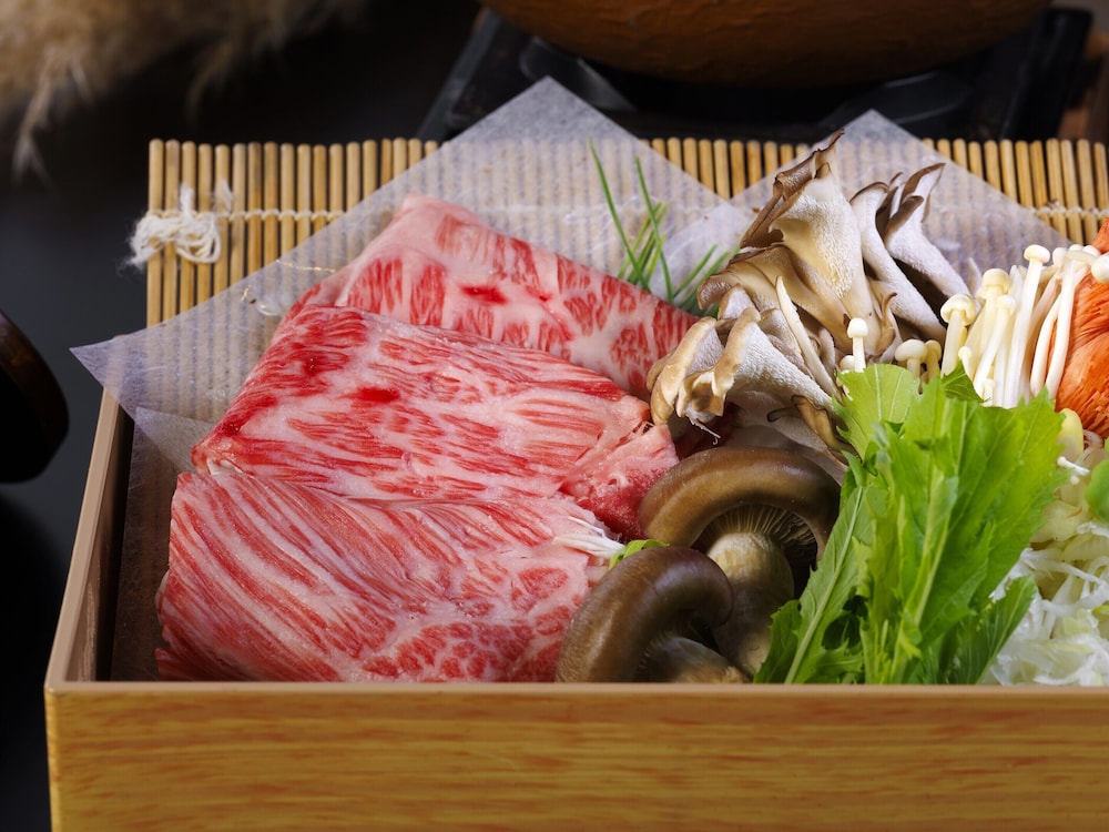 和牛と名物三河屋鍋を楽しむ会席料理 (夕朝食付) 別館 和室ツイン (バスなし) 禁煙 客室7 | 箱根小涌園 三河屋旅館