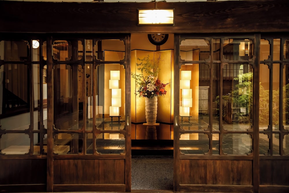 会席料理 (夕朝食付) 本館 和室ツイン バスなし (お子様不可) 禁煙 客室5 | 箱根小涌園 三河屋旅館