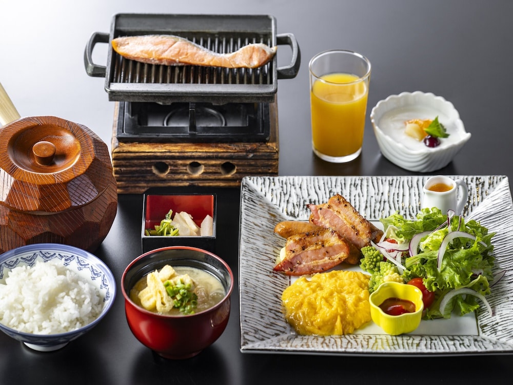 会席料理 (夕朝食付) 本館 和室ツイン バスなし (お子様不可) 禁煙 客室4 | 箱根小涌園 三河屋旅館