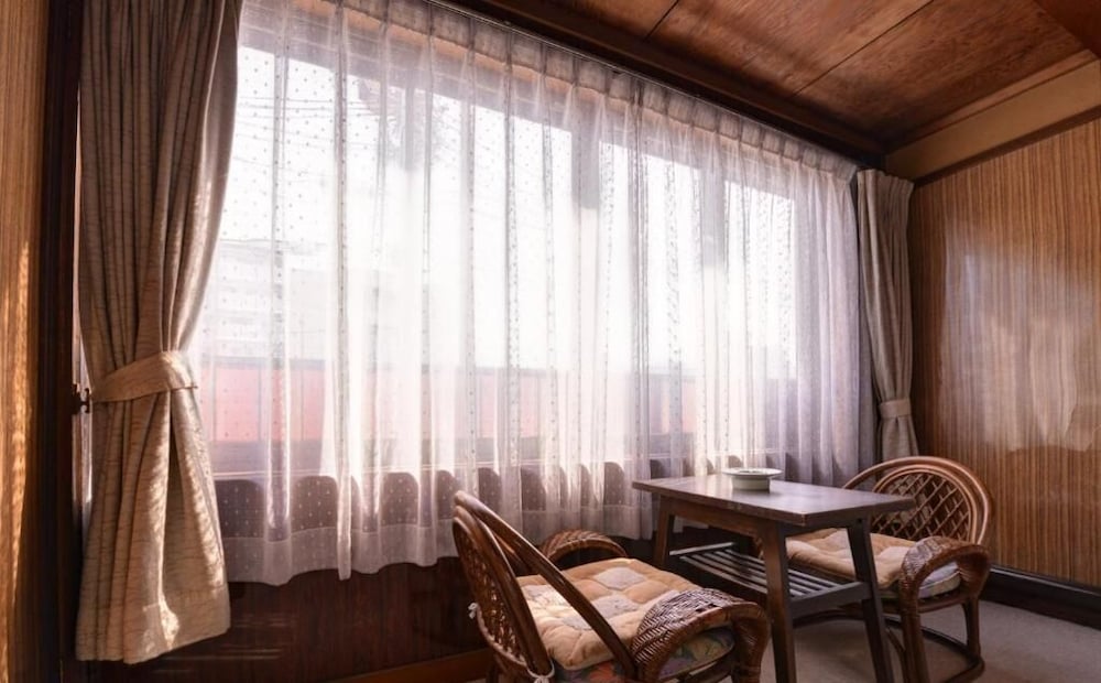 町家風純和室 【6-10畳】 トイレ付 客室1 | 山茂登旅館