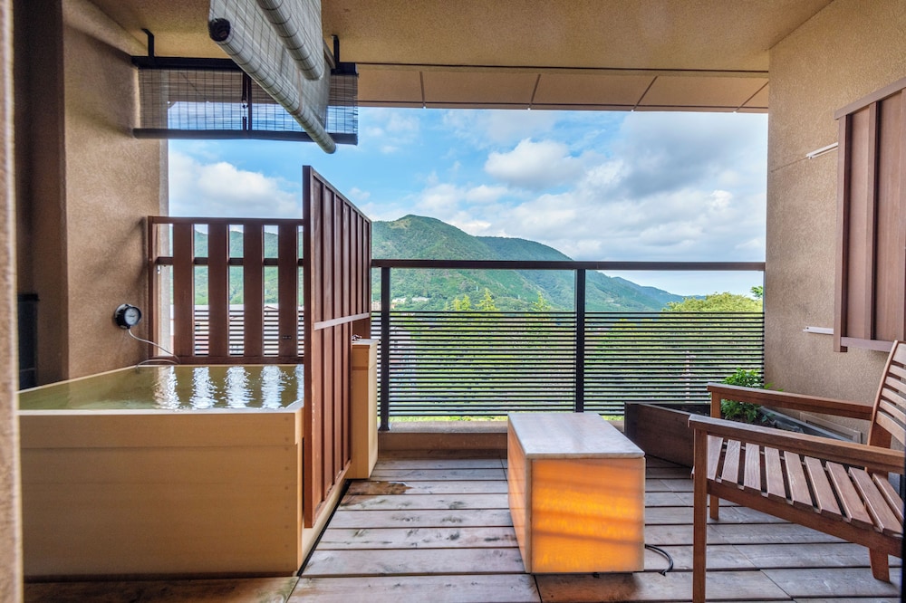 【露天風呂付客室】和洋室36平米（定員3名様） 客室2 | 箱根強羅温泉 季の湯 雪月花