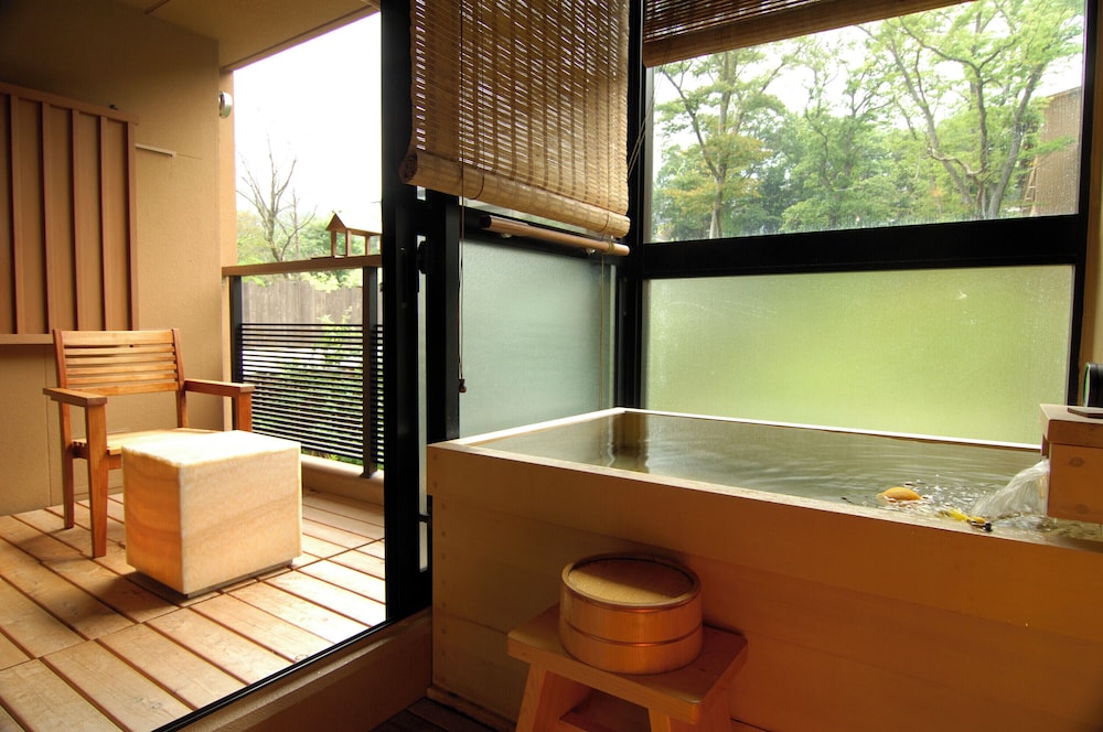 【半露天風呂付】洋室ツイン36平米 客室2 | 箱根強羅温泉 季の湯 雪月花