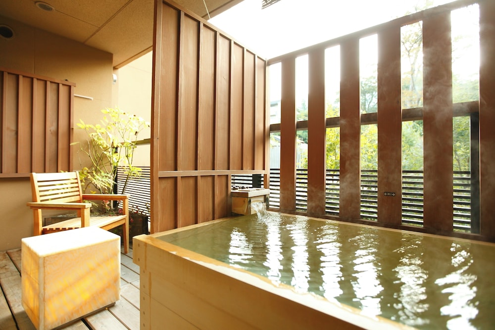 【露天風呂付客室】和洋室36平米（定員3名様） バスルーム1 | 箱根強羅温泉 季の湯 雪月花