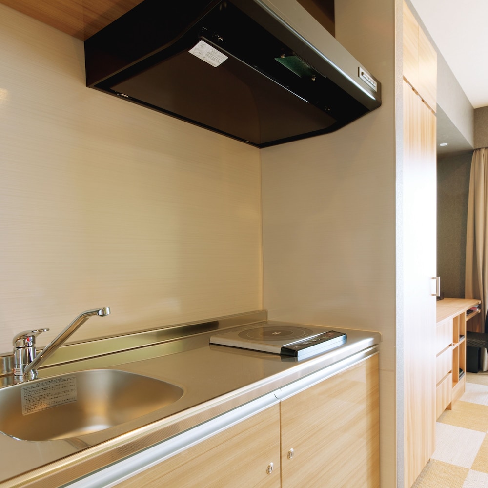 天然温泉(サウナ)特典付き!コンフォートツインルーム 【メインタワー】 専用キッチン0 | COMMUNITY&SPA 那覇セントラルホテル