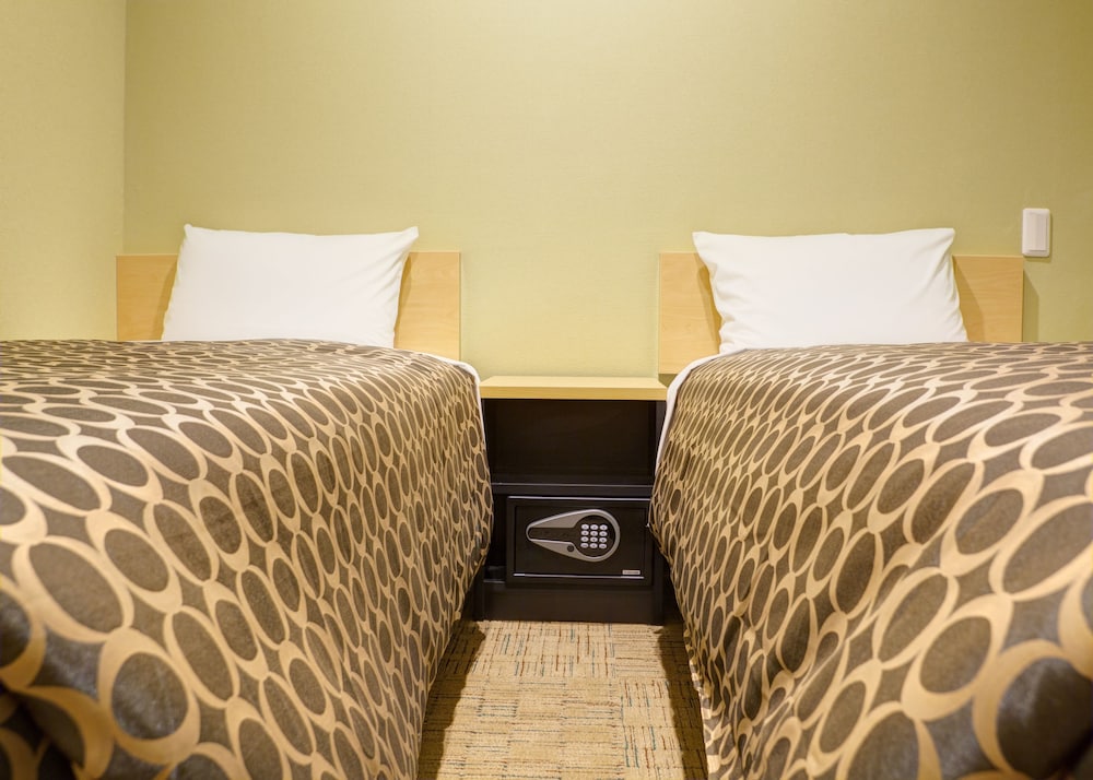 天然温泉（サウナ）特典付き！スタンダードツインルーム 【イーストタワー】 客室4 | COMMUNITY&SPA 那覇セントラルホテル