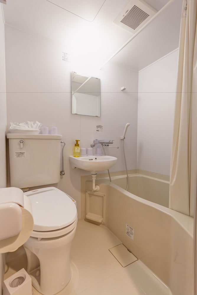 天然温泉（サウナ）特典付き！スタンダードツインルーム 【イーストタワー】 バスルーム0 | COMMUNITY&SPA 那覇セントラルホテル