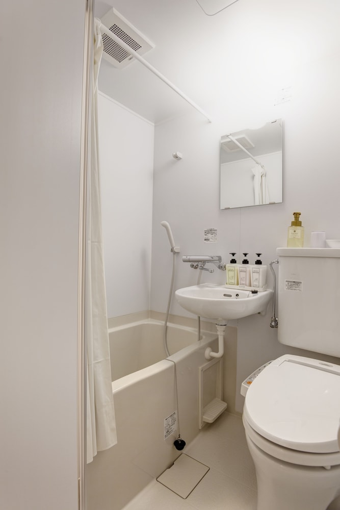 天然温泉（サウナ）特典付き！セミダブルルーム 【イーストタワー】 バスルーム0 | COMMUNITY&SPA 那覇セントラルホテル