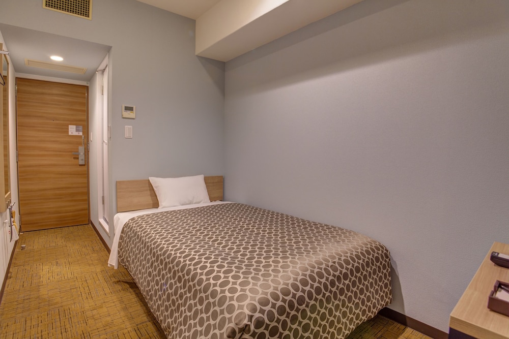 天然温泉（サウナ）特典付き！セミダブルルーム 【イーストタワー】 客室1 | COMMUNITY&SPA 那覇セントラルホテル