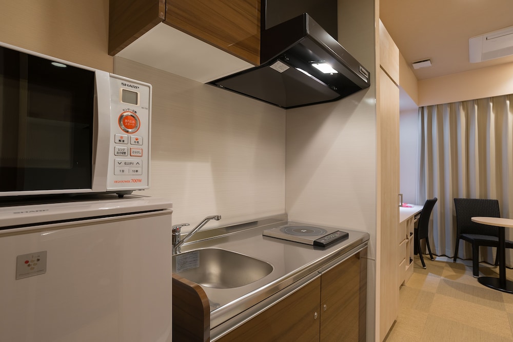 天然温泉(サウナ)特典付き!コンフォートツインルーム 【メインタワー】 専用キッチン1 | COMMUNITY&SPA 那覇セントラルホテル