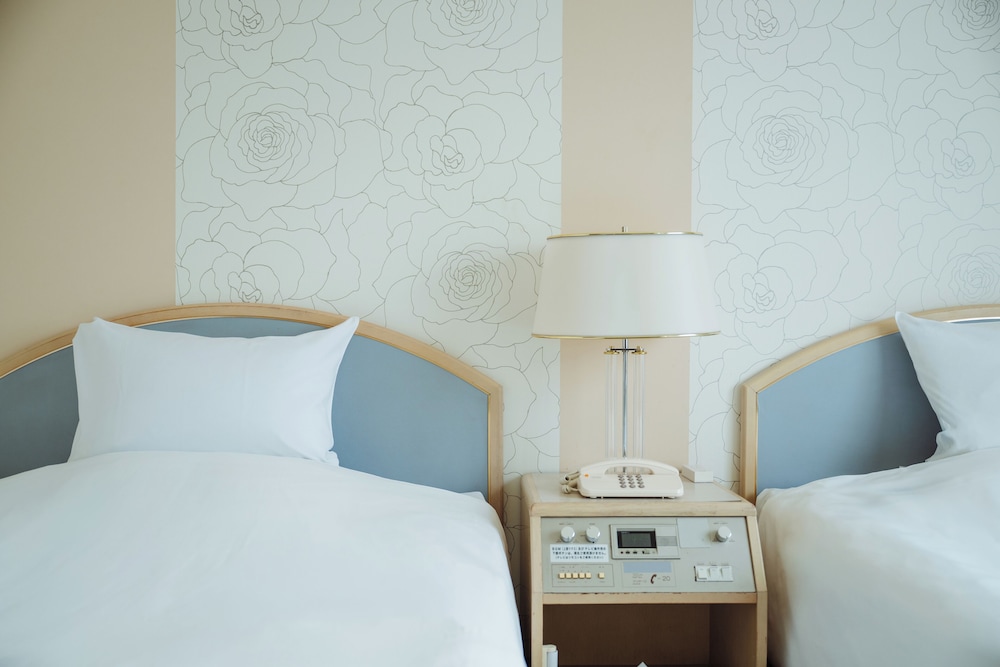 ツインルーム 喫煙可 (17.9 平米) | ネストホテル松山