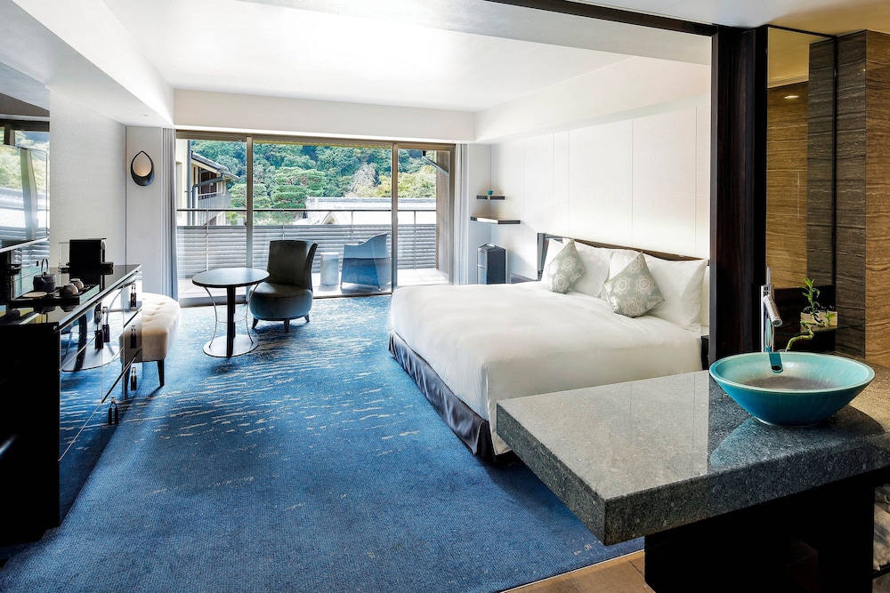 ルーム キングベッド 1 台 バルコニー (View) 客室3 | 翠嵐 ラグジュアリーコレクションホテル 京都