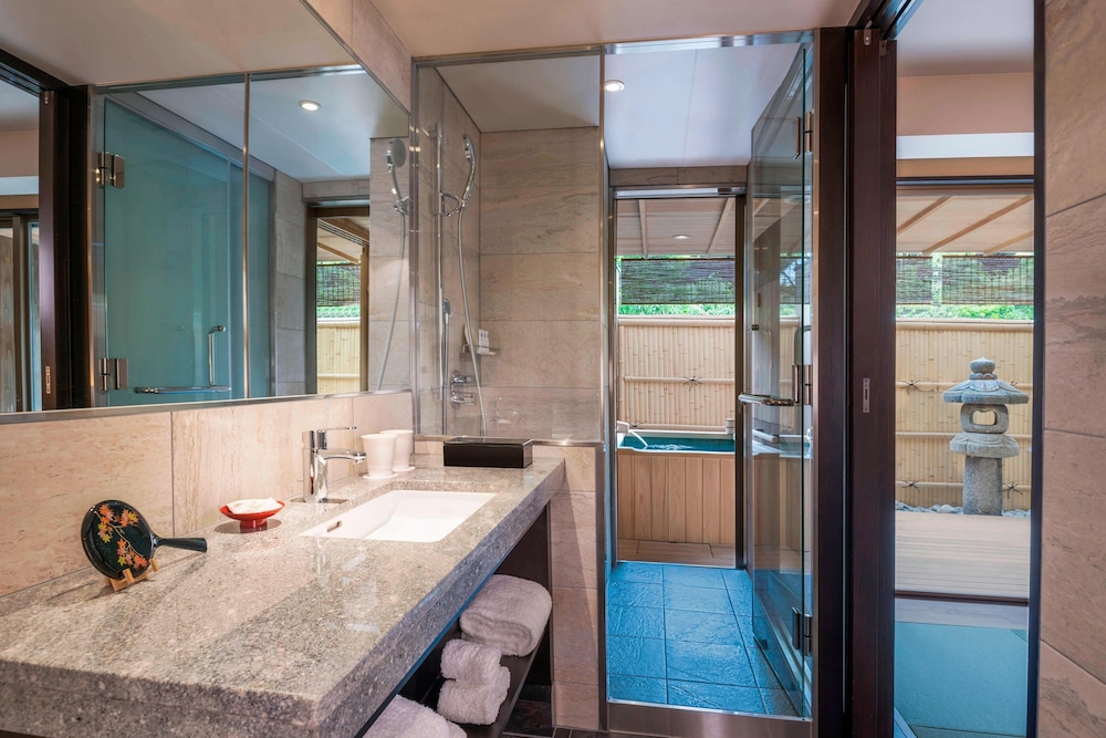 ルーム シングルベッド 2 台 禁煙 ガーデンビュー (YUZUNOHA) バスルーム1 | 翠嵐 ラグジュアリーコレクションホテル 京都