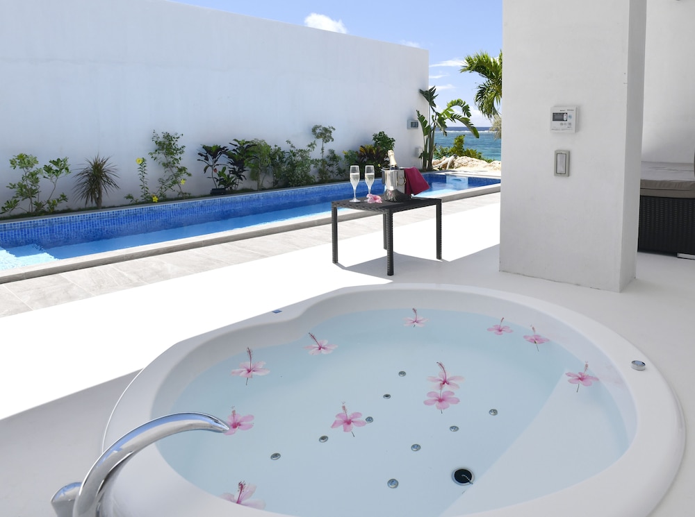 ヴィラ 1 ベッドルーム プライベートプール オーシャンビュー ジェットバス0 | フェリスヴィラスイート 宮古島 上野