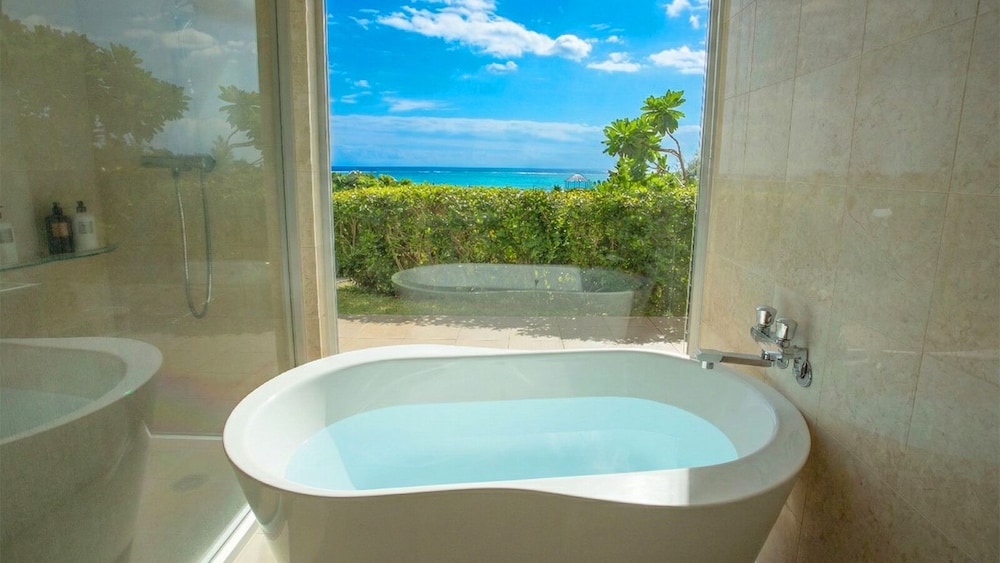 ヴィラ 2 ベッドルーム プライベートプール オーシャンビュー バスルーム0 | フェリスヴィラスイート 宮古島 上野