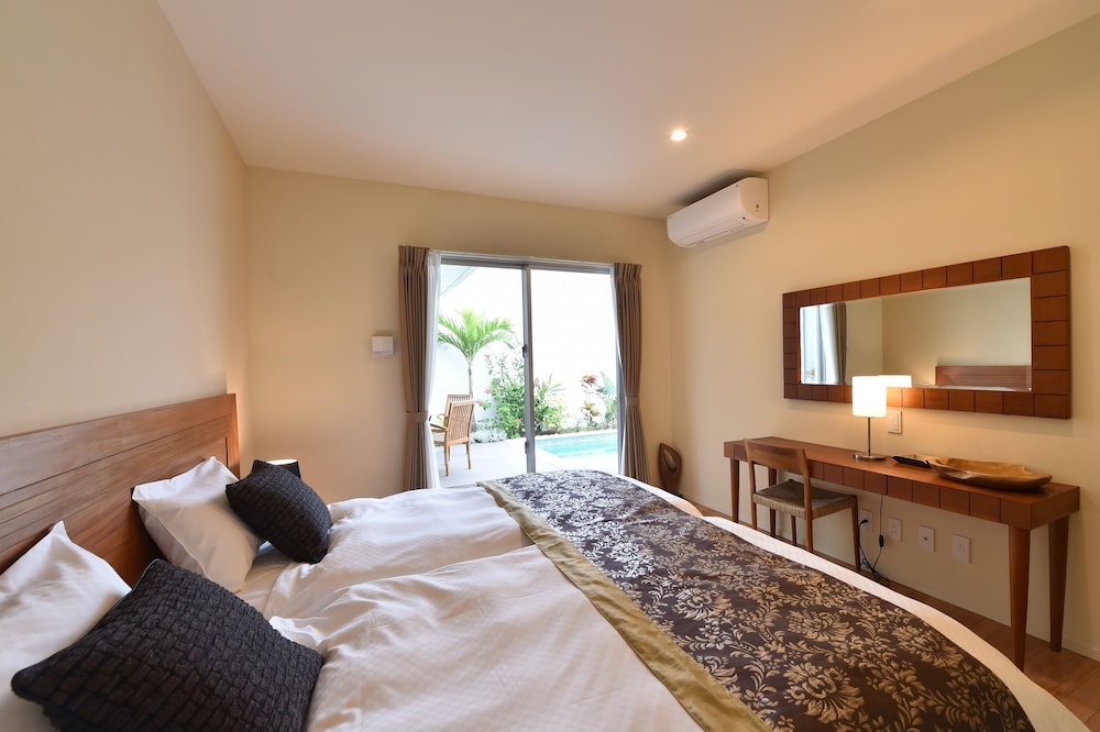 ヴィラ 2 ベッドルーム プライベートプール オーシャンビュー 客室1 | フェリスヴィラスイート 宮古島 上野