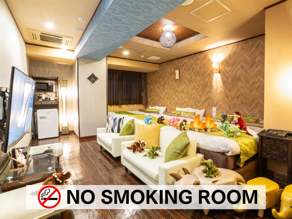 ファミリー ルーム ダブルベッド 3 台 禁煙 客室2 | ホテルバリアンリゾート千葉中央店