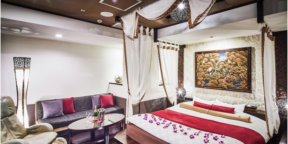 デラックス ダブルルーム 喫煙可 (Check-in @15:00, Checkout @ Noon) | ホテルバリアンリゾート千葉中央店