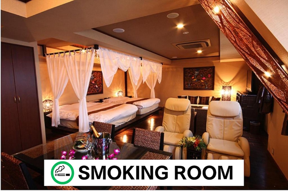 グランド スパ スイート ルーム（キングベッド2台、特大ブロワーバス付き、専用テラスバス付き） 客室2 | ホテルバリアンリゾート千葉中央店