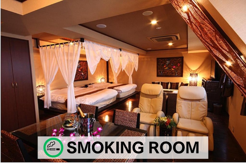 グランド スパ スイート ルーム（キングベッド2台、特大ブロワーバス付き、専用テラスバス付き） 客室5 | ホテルバリアンリゾート千葉中央店