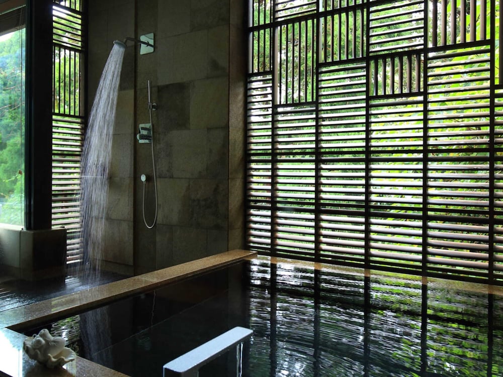 サンカラ・スイート オーシャンビュー・半露天風呂付・本館 客室6 | sankara hotel&spa 屋久島