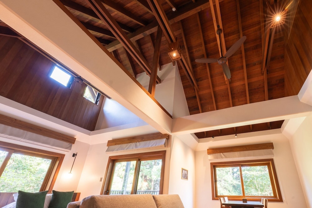 マナサヴィラ 2階 客室3 | sankara hotel&spa 屋久島