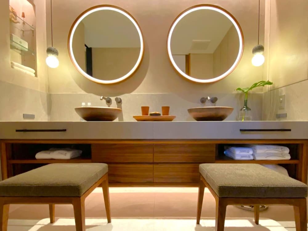 マナサヴィラ 1階 客室1 | sankara hotel&spa 屋久島