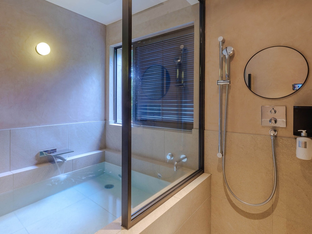 マナサヴィラ 1階 バスルーム0 | sankara hotel&spa 屋久島